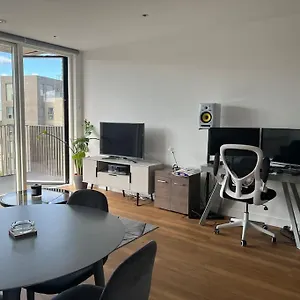 Modern 1-bedroom In Docklands London