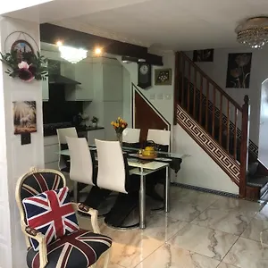 Cheerful 4 Bedroom House With Garden Free Parking London