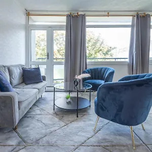 Entire 3 Bedroom Luxury In With Private Balcony London